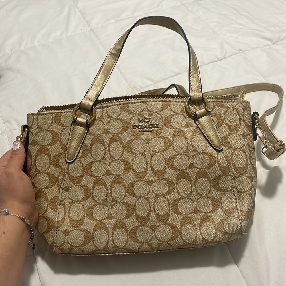 Coach Small Kelsey Signature Crossbody Shoulder Handbag Purse